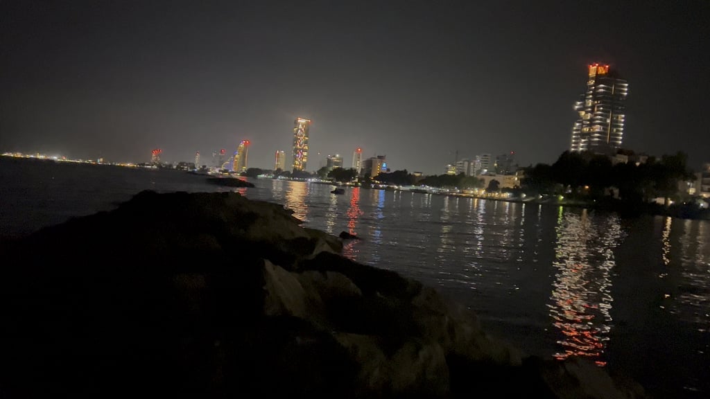 夜のリマソール