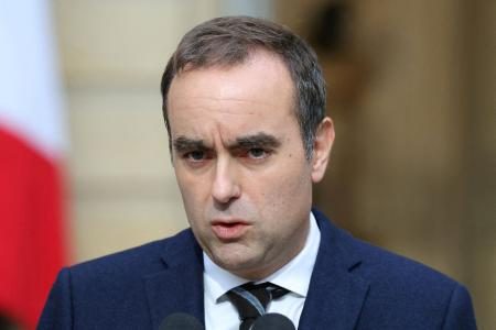 フランス新内閣、短命恐れも 布陣ほぼ変わらず野党反発