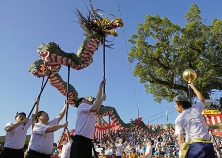 長崎くんち、華やかに開幕　異国情緒あふれる伝統の大祭 - 琉球新報デジタル