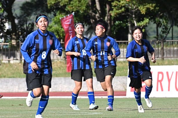 高校女子サッカー、那覇が優勝　名護を4―2で破る　県選手権大会