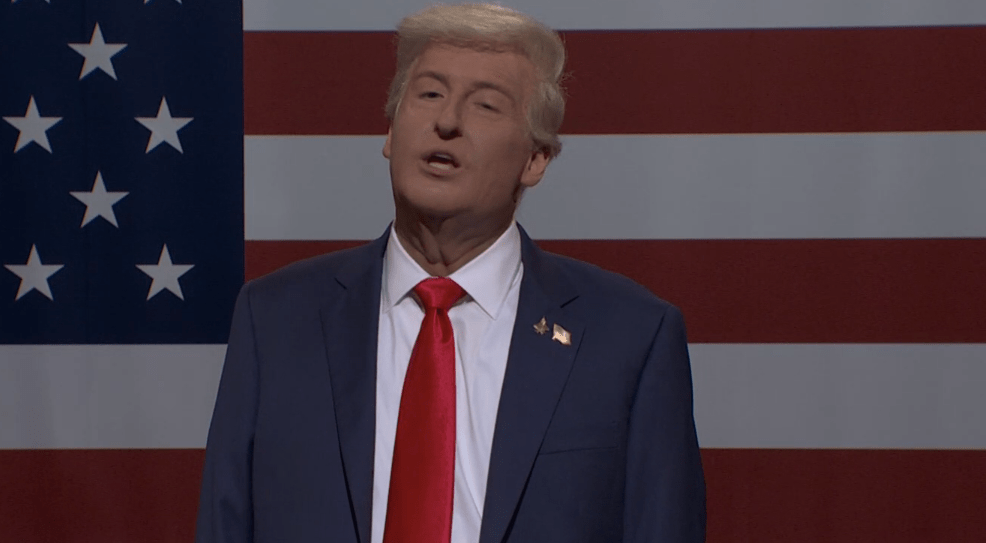 大統領は「SNL」を中断し、「あまりにも意味がない」というショーを脅かすためにコールドオープンします。