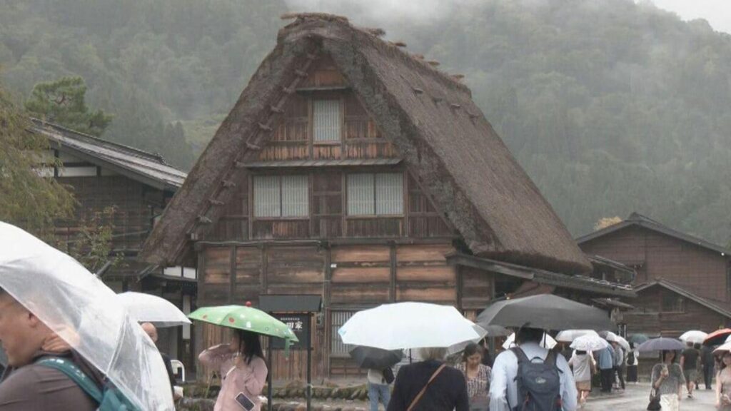 世界遺産・白川郷でスペイン人観光客がクマに引っかかれる 40歳男性けが 2人で歩行中に背後から襲われる 体長1メートルのツキノワグマか 岐阜・白川村
