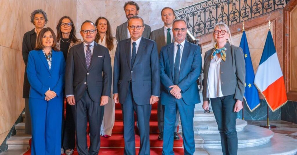 エスポットはスペインの損害で失ったアンドラにおけるフランスの比重を均衡させたいと考えている