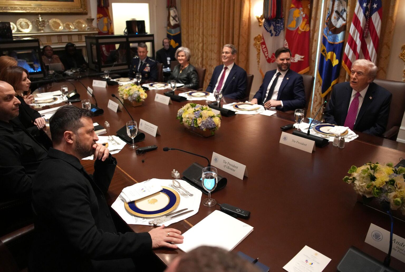 ウクライナにはトランプ大統領とどのように関わるかについての計画があった。そこでプーチン大統領から電話があった