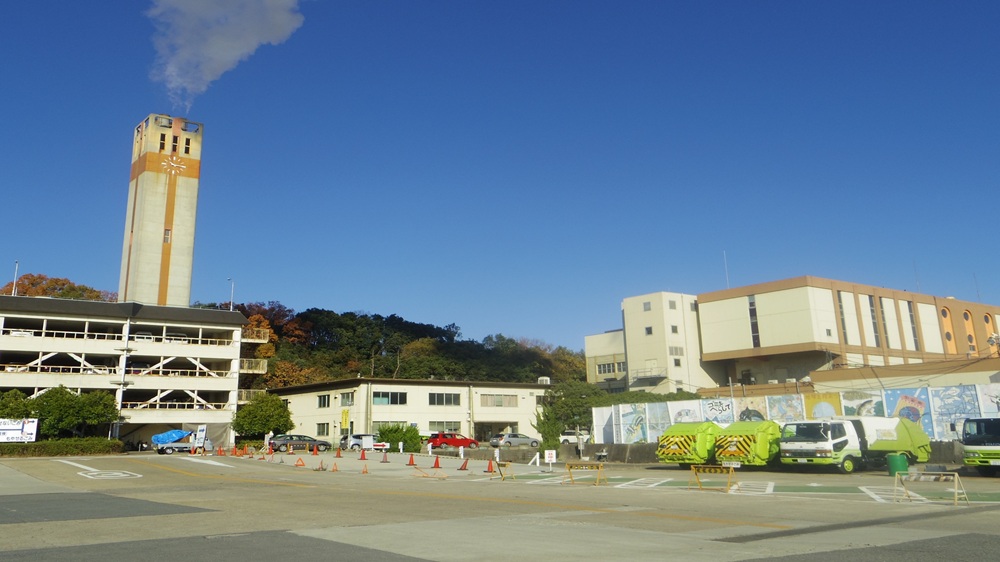 全国都市清掃会議秋季評議員会  22日、奈良市で開催　自治体廃棄物行政担当者が一堂に会す　循環交付金、災害、リチウム蓄電池などの課題で意見交換_奈良市「環境清美センター」の外観