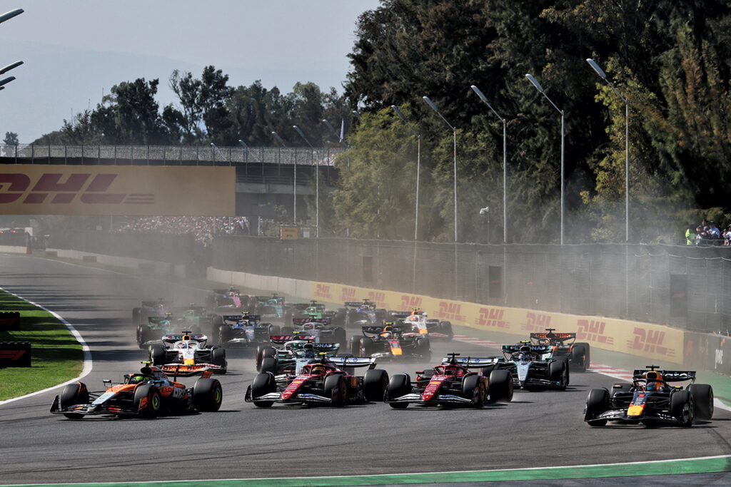 ノリスが今季6勝目、逆転で選手権首位に浮上。2位争いはルクレールに軍配、フェルスタッペン3位【F1第20戦決勝レポート】 – autosport web 2025年F1第20戦メキシコシティGP スタートシーン