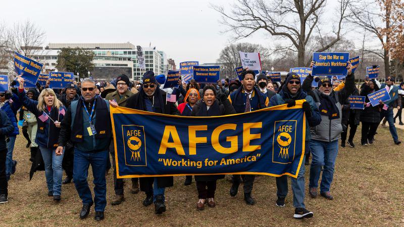 民主党は最大手の連邦労働組合による閉鎖停止要求にも動じない