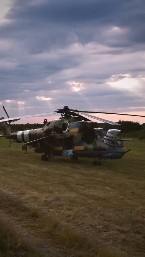 ウクライナ空軍のパイロットには、さまざまな状況で可能なあらゆる任務を遂行し、幅広い戦闘経験を積む独自の可能性があります。ウクライナ人は自分たちの土地を守るためにそれを行っており、すべてのウクライナの同盟国は兵器システムを提供することで、その兵器システムの有効性について貴重な洞察を得ることができる。