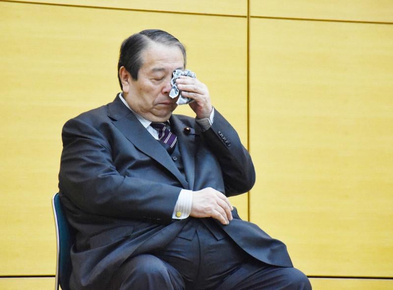 村上前総務相「民主主義が危ない」　幹部職員前に泣きながら訴え（毎日新聞） - Yahoo!ニュース