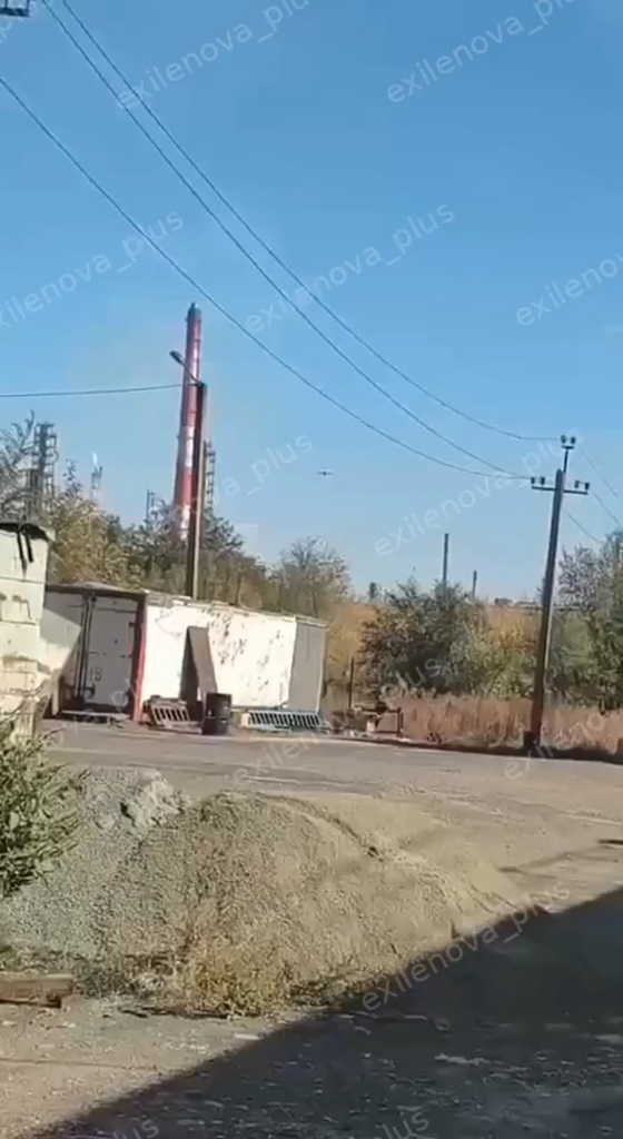 Orenburg地域のOrskにあるRussian Oil Refineryは、現在ドローン攻撃を受けています。 Orskオイル製油所の容量は、年間6,6mlnトンのオイルです。最前線から約1500kmに位置しています。