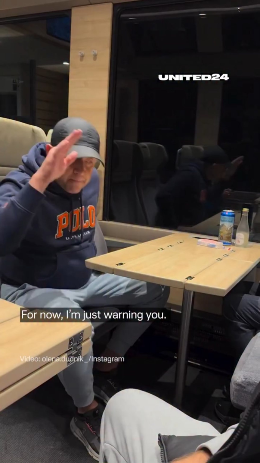 この野郎をスイスの電車内での嫌がらせで有名にしろよ