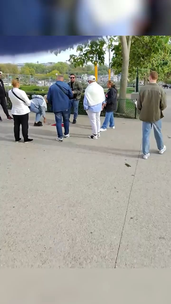 彼らも彼らのものを与えました、彼らは私たちのものも連れて行きました