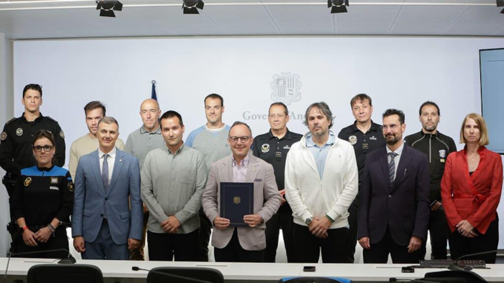 今日 - 2025 年 10 月 9 日にはさらに記事があります。私が見つけたすべての見出しは次のとおりです...