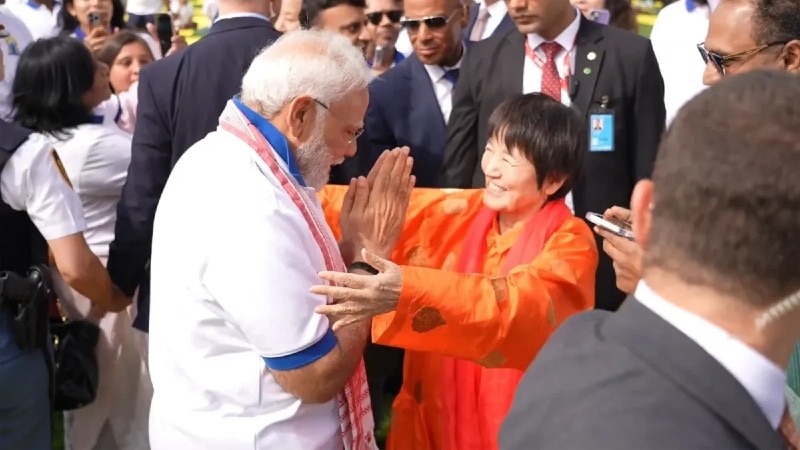 インドのナレンドラ・モディ首相とヨグマタ・相川圭子氏（2023年の国際ヨガデー）