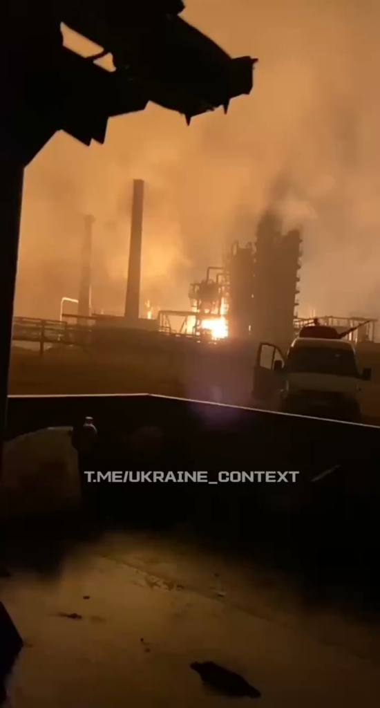 ❗️夜、🇺🇦ペクロミサイル無人機が🇷🇺ロシアのリャザン製油所を攻撃した