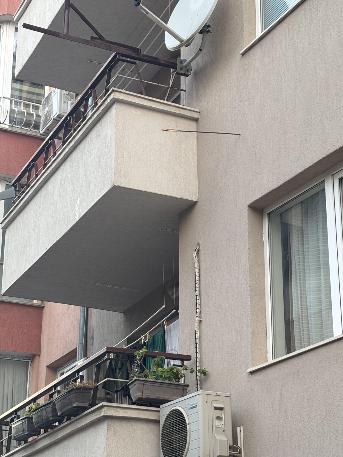 中世の攻撃を受けているISに警告してください！