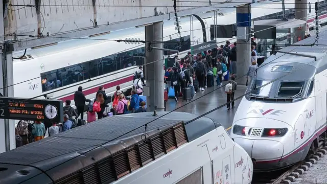 多くの利用客が集まるスペイン・セビリアのサンタ・フスタ駅