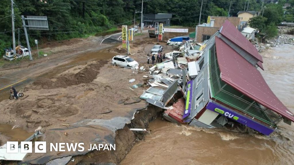 韓国南部などで洪水と土砂崩れ、少なくとも17人死亡 - BBCニュース
