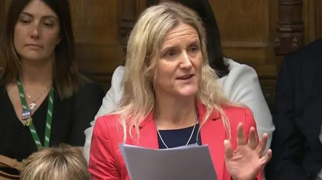 法案を提出した労働党のレッドビーター議員（20日、ロンドン）
