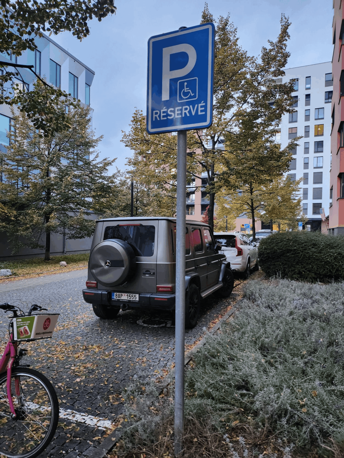 ドライバー自身とその駐車場