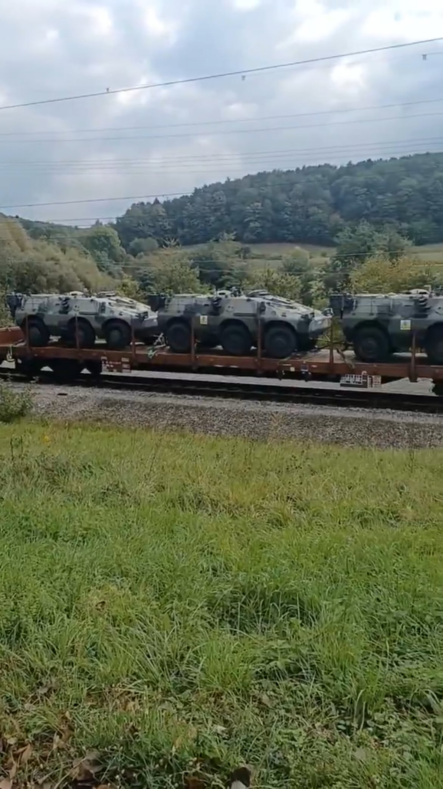 イタリア陸軍のVBLプーマ6x6装甲車両の大規模な車列が、スロベニアのプレクムリエ地方で発見された。これらの車両はウクライナに向かっていると考えられる。イタリアはこれより早くウクライナにこれらの車両を供給しているが、納入時には移転については公表されていなかった。