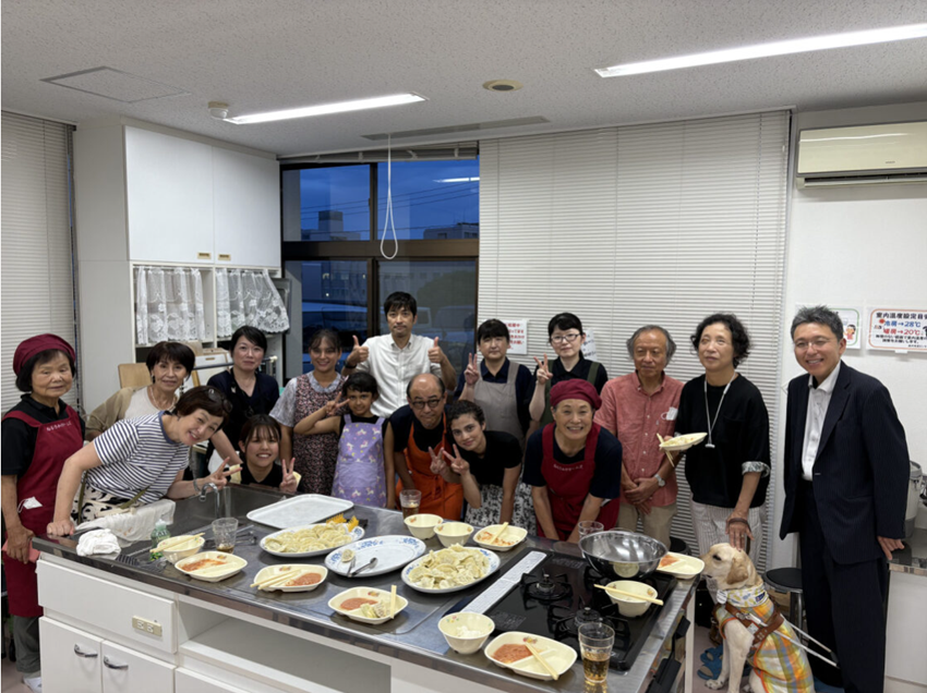 完成した料理と集合写真