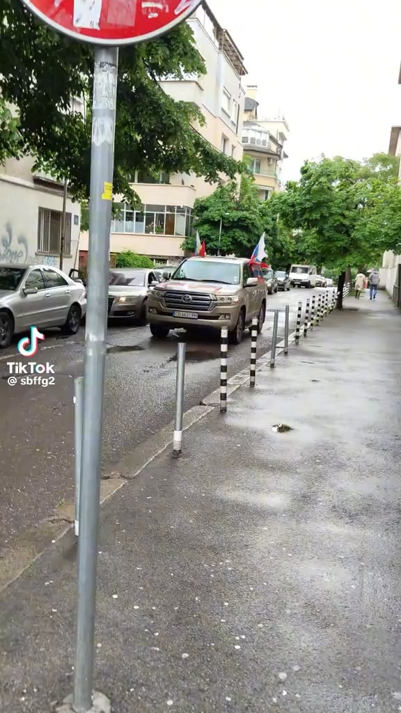 日本の車、アメリカの音楽、国旗 🤣