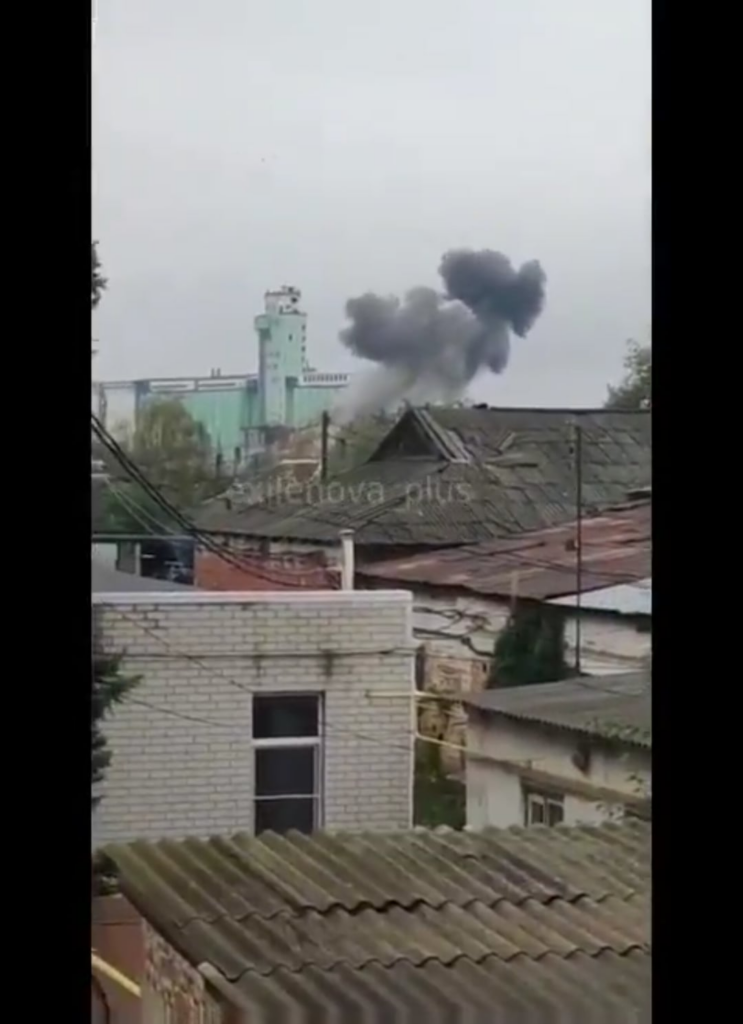 ウクライナの無人機がロシア・ロストフ地方のマトヴェエフ・クルガン村にある石油貯蔵所を攻撃した。 2025 年 9 月 10 日公開