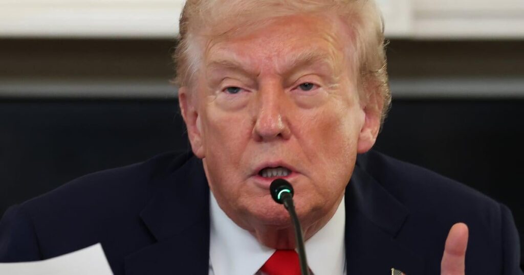79歳のトランプ大統領、ホワイトハウスでの会合で起き続けるのに苦労 |ギャビン・ニューサムは大統領の容姿を評価し、彼を「ドジー・ドン」と呼んだ。