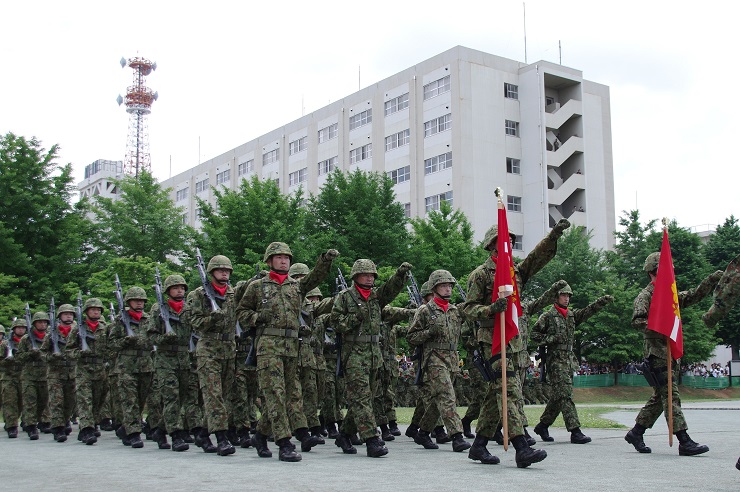 大宮駐屯地：観閲行進