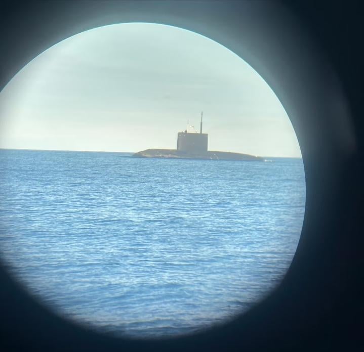 ノルウェー漁師、ノルウェー海域で偶然遭遇したロシアの違法潜水艦を拿捕