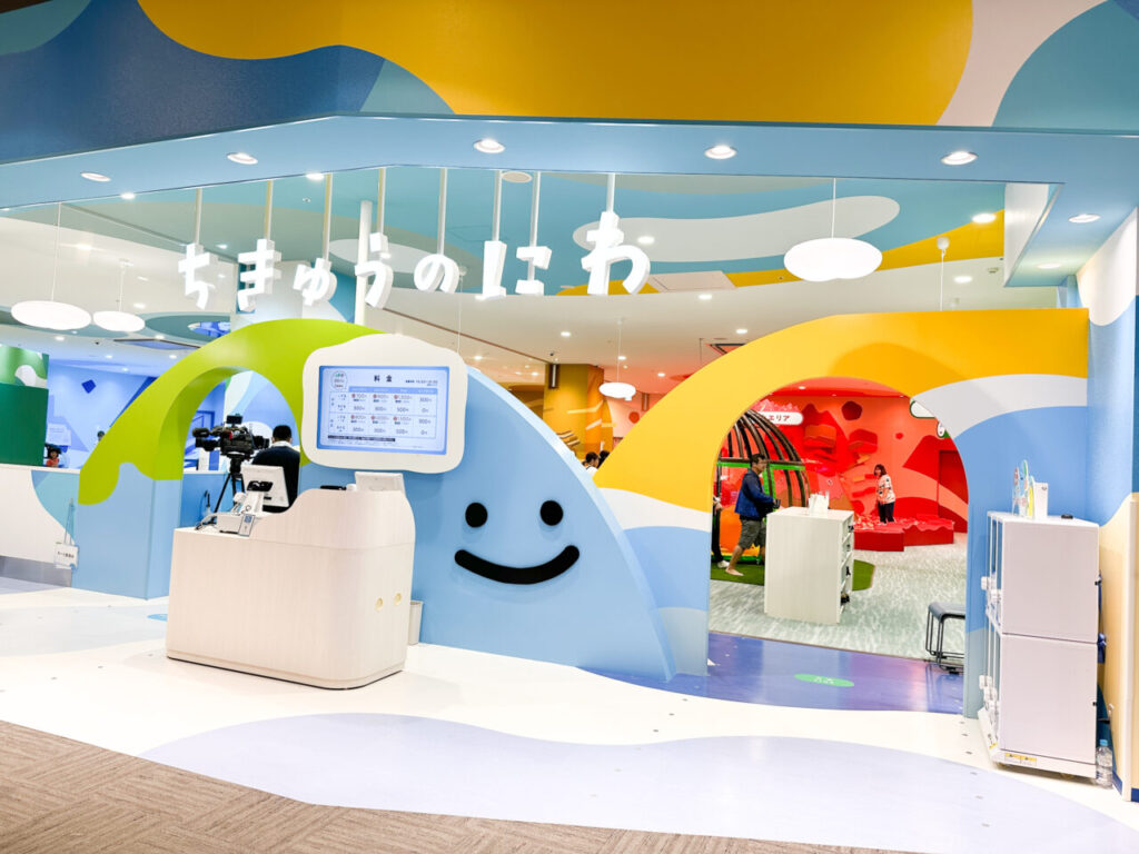 【徳島市】雨でも楽しく遊べちゃう!本日10月17日オープン予定屋内型こどもの遊び場「ちきゅうのにわ」♪特徴や8つのエリアについて詳しくみてみよう~! | 号外NET 徳島市 屋内型こどもの遊び場「ちきゅうのにわ」。画像提供:「関係者」様