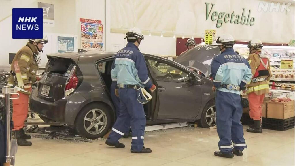 北海道 釧路のスーパー 車が屋上の駐車場から店内に転落