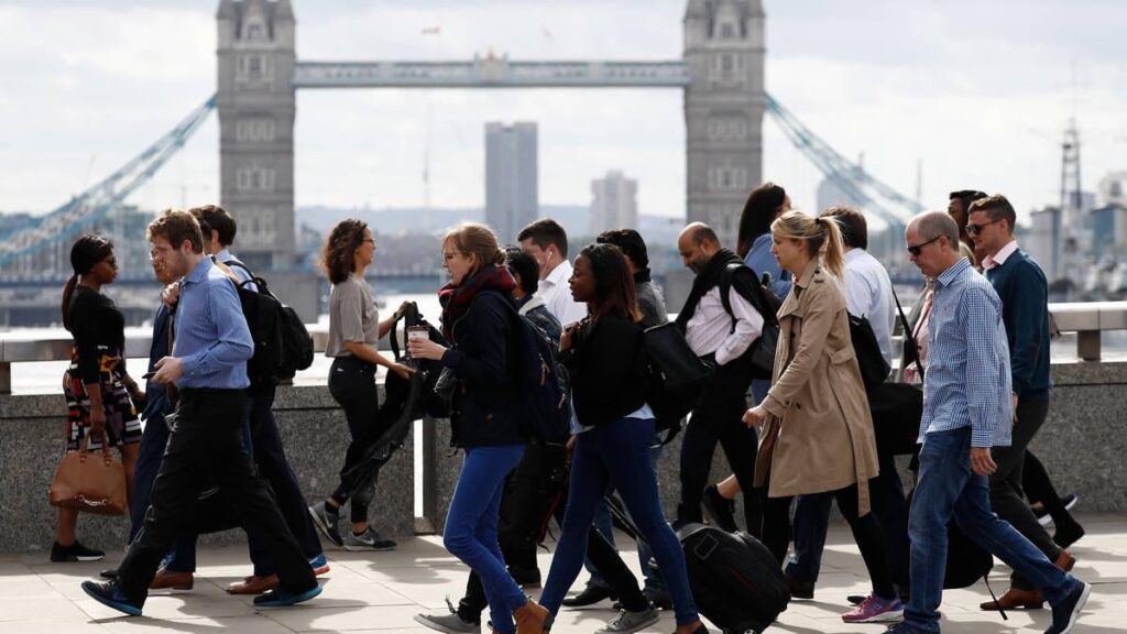英国の失業率が4年ぶりの高水準に達したことが新たなデータで明らかに
