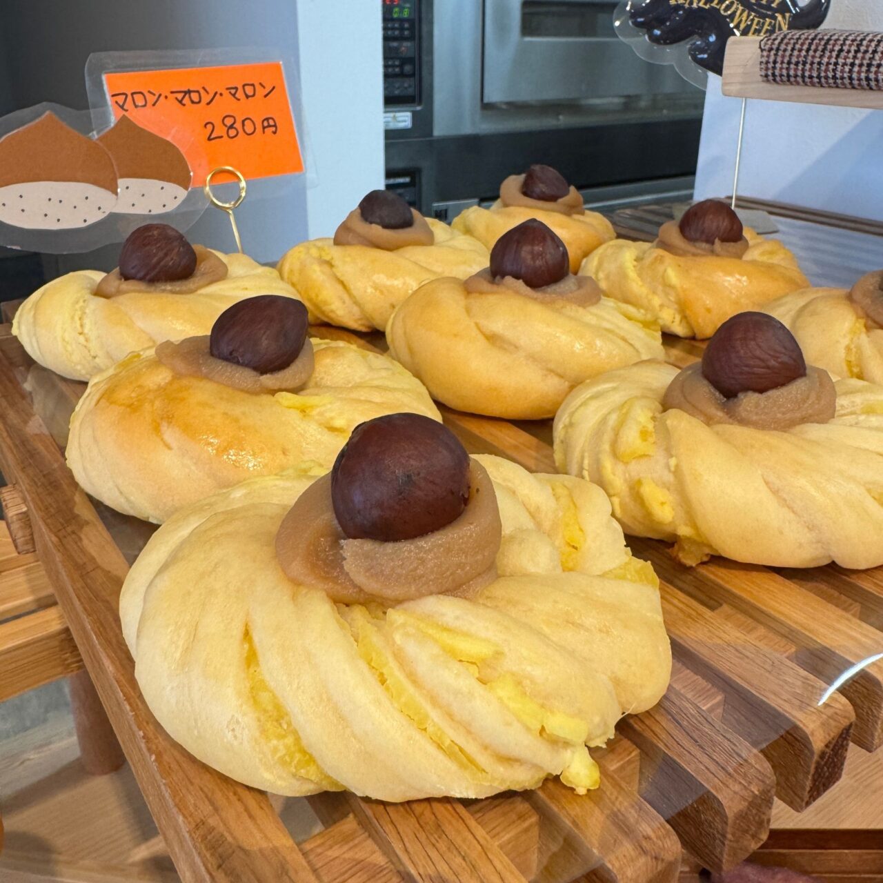 【今治市】しろねこのパン屋さんに季節限定スイーツパンが登場! 秋の味覚を堪能しよう