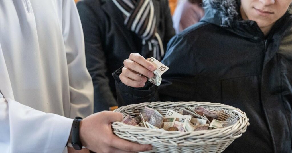 上院で「信仰税」。 2パーセントの税金は教会に寄付される可能性があります