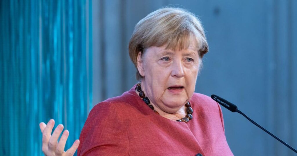 バルティクスによって爆破されたメルケル、ポーランドは、彼らがロシアのウクライナ侵略の責任を共有していることを提案したことでポーランド