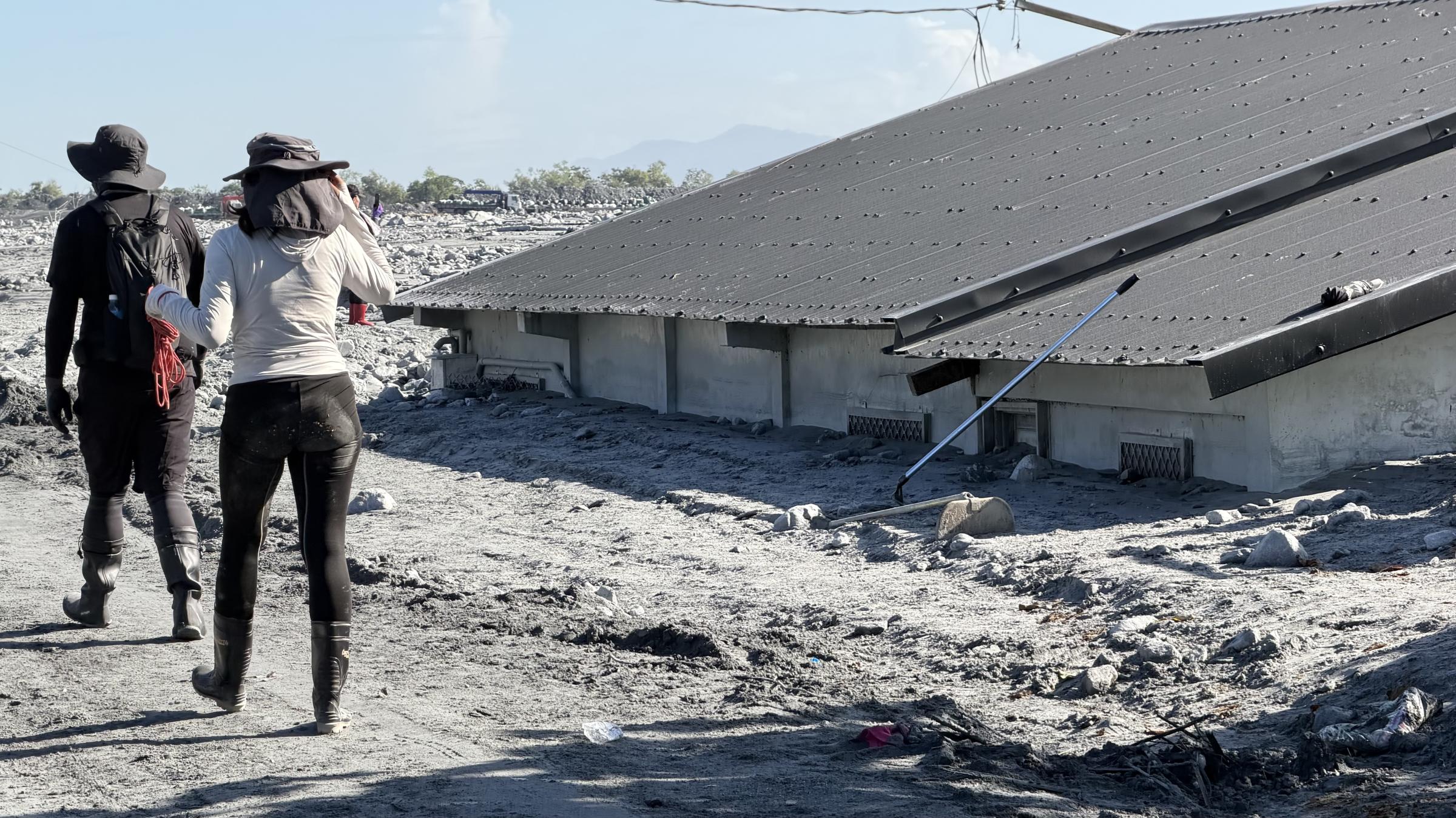 20251003-花蓮縣光復鄉因馬太鞍溪堰塞湖壩頂溢流受到重創,佛祖街許多房屋災情嚴重。(鍾秉哲撮影)