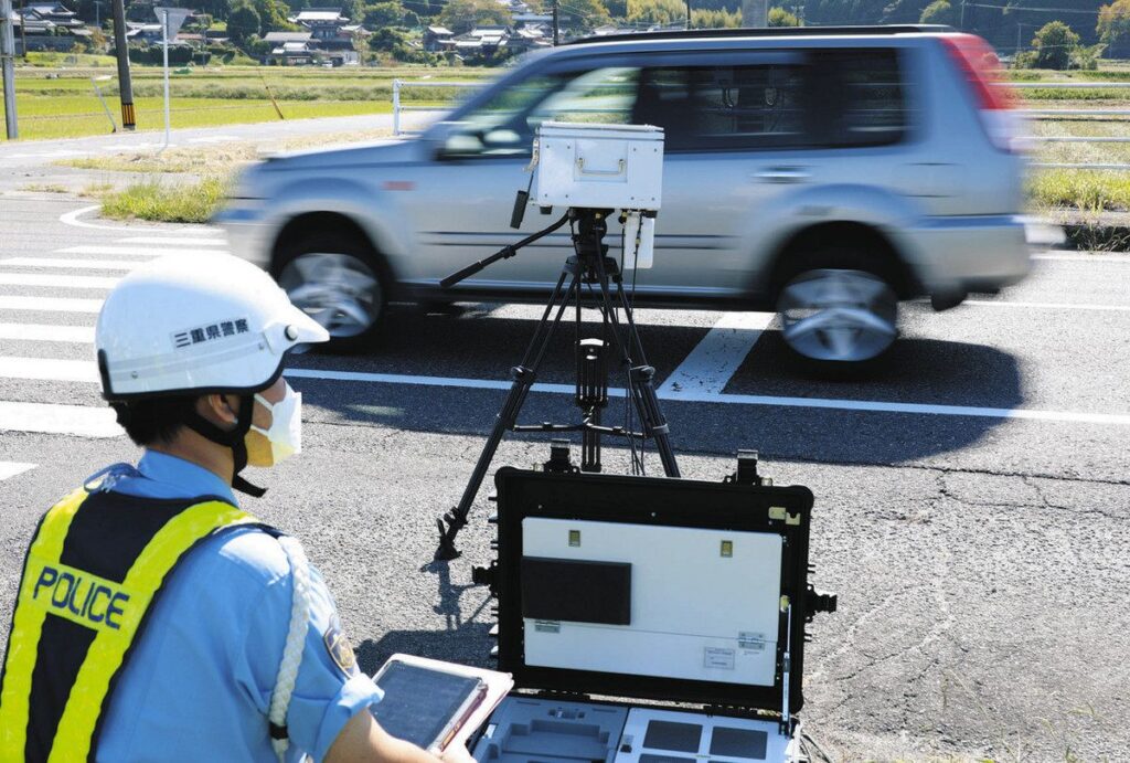 三重県で一斉交通取り締まり 名張5人死亡事故現場近くでも実施、県警「緊張感を持って運転を」：中日新聞Web - 中日新聞Web