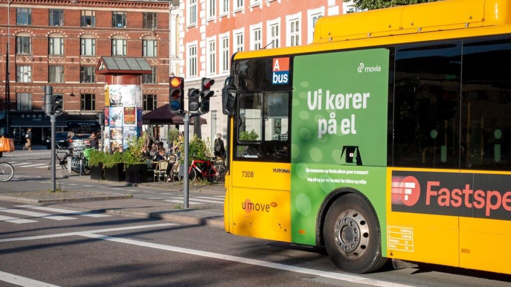 ノルウェーでは、中国製電気バスのスイッチをメーカーがオフにして停止できることが判明した。同じタイプがデンマークでも走っている