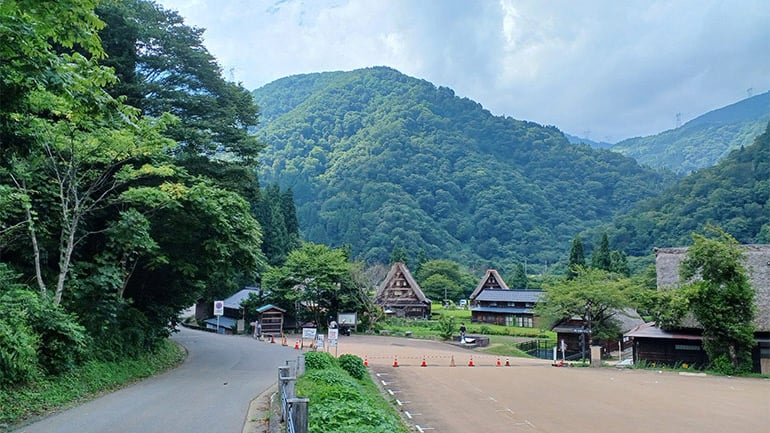 地元富山で17カ月車中泊生活者が厳選！白川郷・五箇山の紅葉スポットと車中泊場所 | MOBY [モビー]