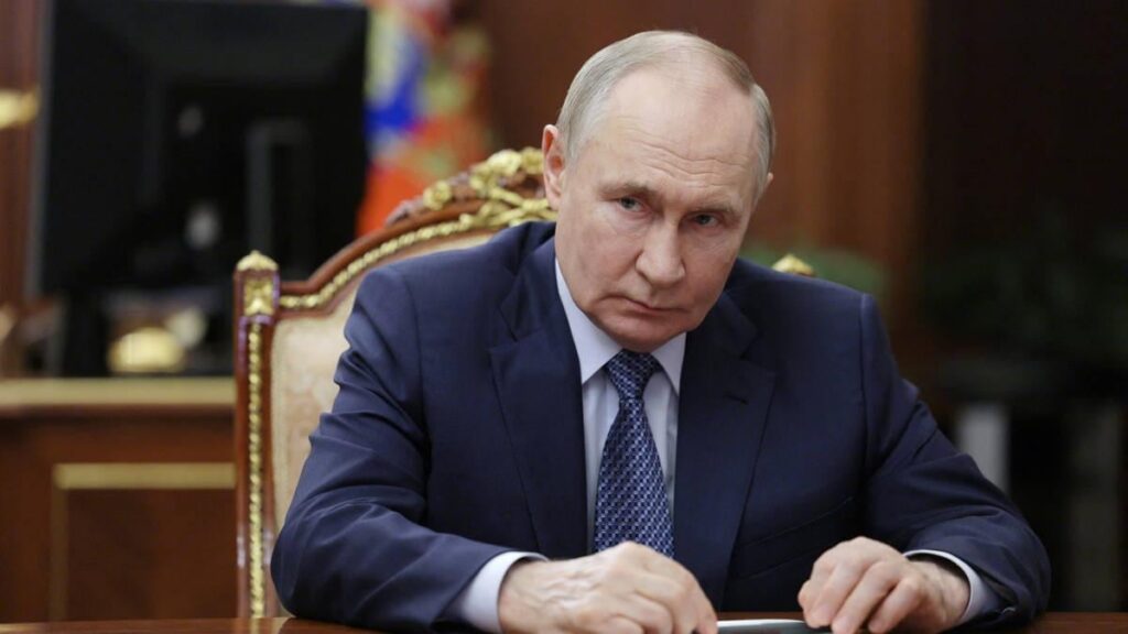 ソビエト時代のロシアの長官プラヴダ新聞は、モスクワの窓から彼の死に70フィートの神秘的に落ちる