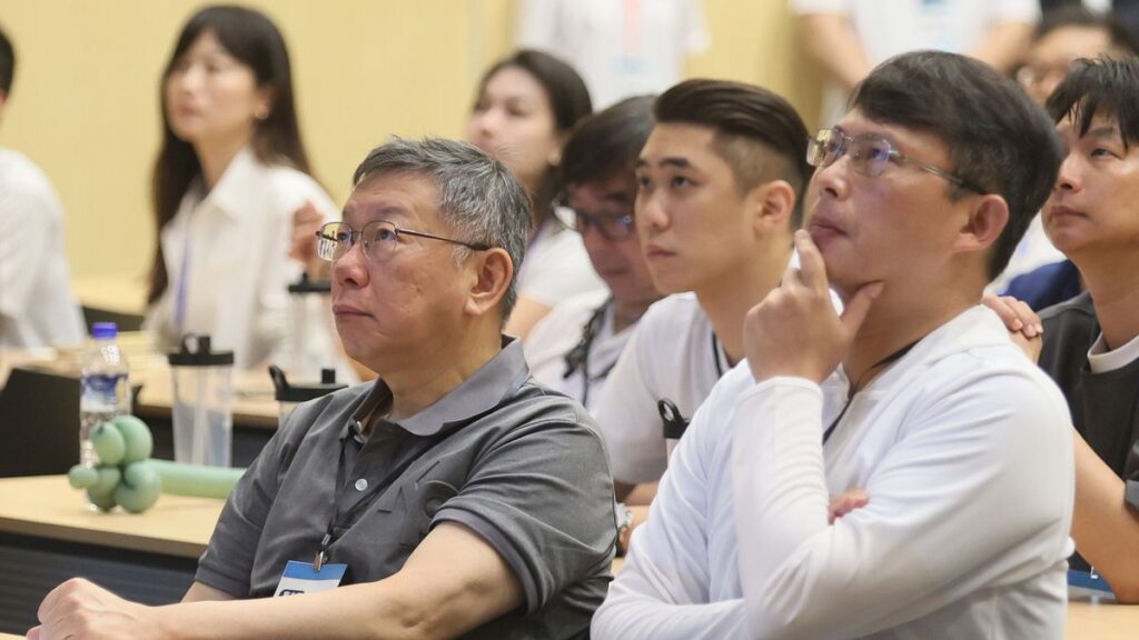 舞台裏》台湾民衆党主席・黄国昌氏とは距離、CK楊氏は柯文哲氏に直通　鄭麗文氏が国民党主席なら国民党と民衆党の協力は進むのか？ | 晏明強 | ニュース