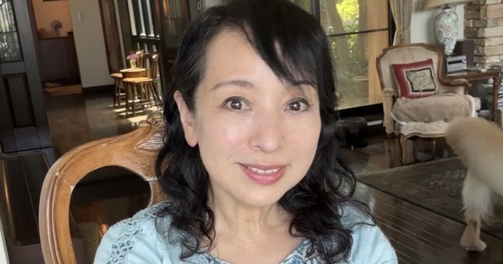 60代バツなしおひとりさま「10人中9人が結婚していた時代」20歳で「欲しいものは自分で手に入れる」と決めた理由(折原 みと) | FRaU 60代バツなしおひとりさま「10人中9人が結婚していた時代」20歳で「欲しいものは自分で手に入れる」と決めた理由(折原 みと) | FRaU