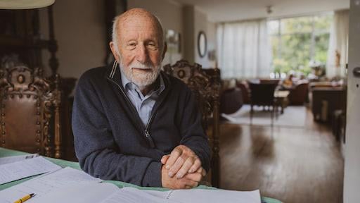 ハンスさん（90歳）はできる限り教え続けるつもりだ：「道で生徒たちが挨拶してくれると、とてもうれしい」