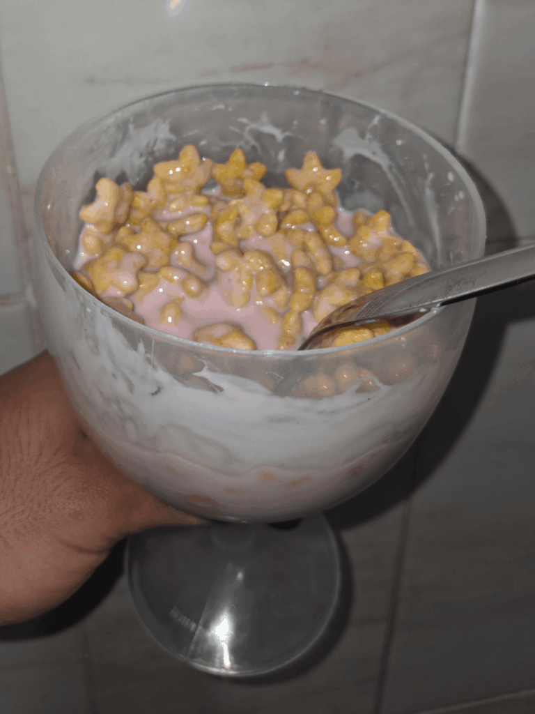 プラスチックのジンカップ シリアルを食べるのに最適、それだけです!!