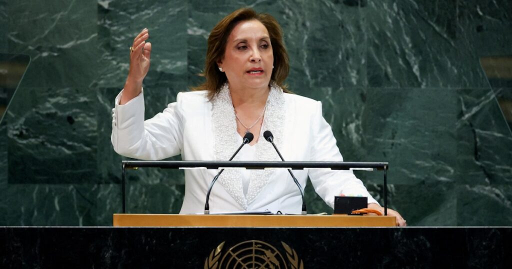 ペルー初の女性大統領を罷免 弾圧や汚職疑惑で支持低迷 - 日本経済新聞