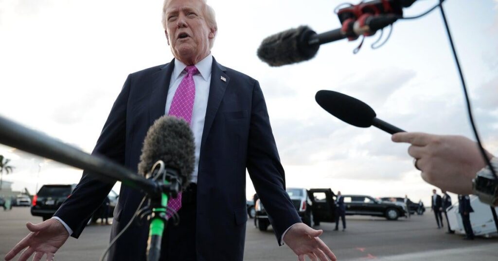 トランプ大統領、コロンビア大統領を「違法麻薬指導者」と呼び、米国の援助停止を命令