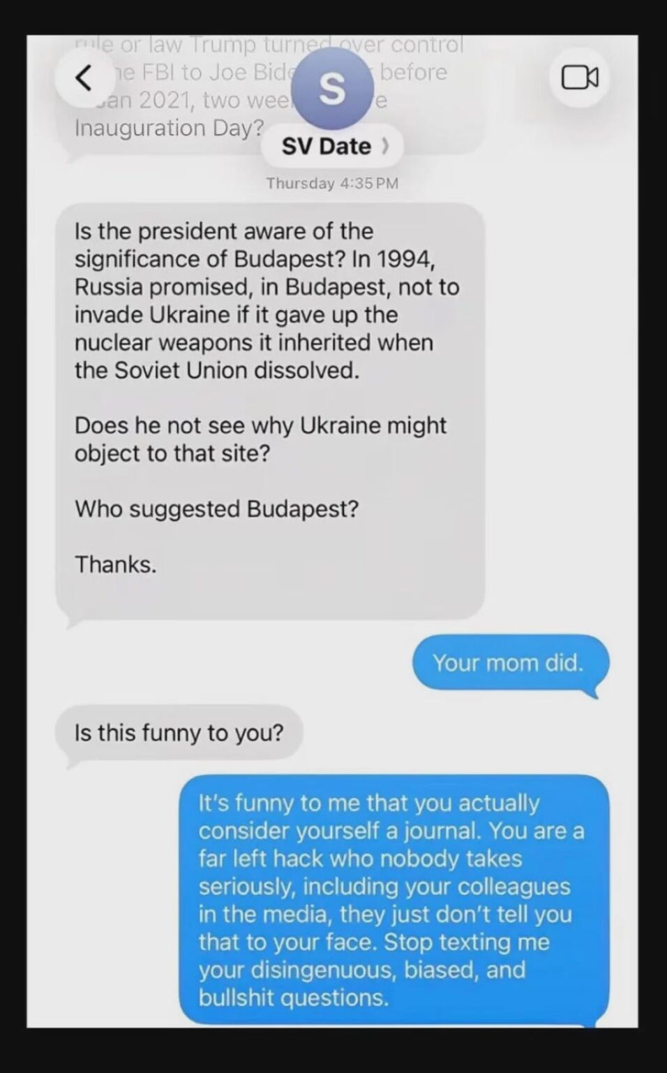 キャロライン・リービット、ブダペストでプーチン大統領と首脳会談を行う賢明さについて尋ねたハフポストの記者とのテキストのスクリーンショットを共有