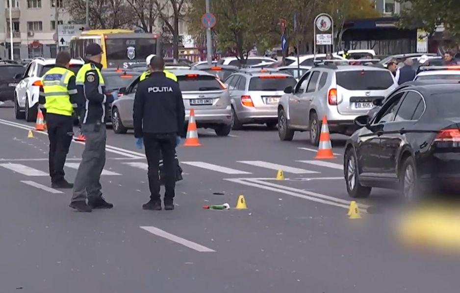 ベビーカーに乗った母子、横断歩道で車にはねられる／女性死亡、子どもは病院へ